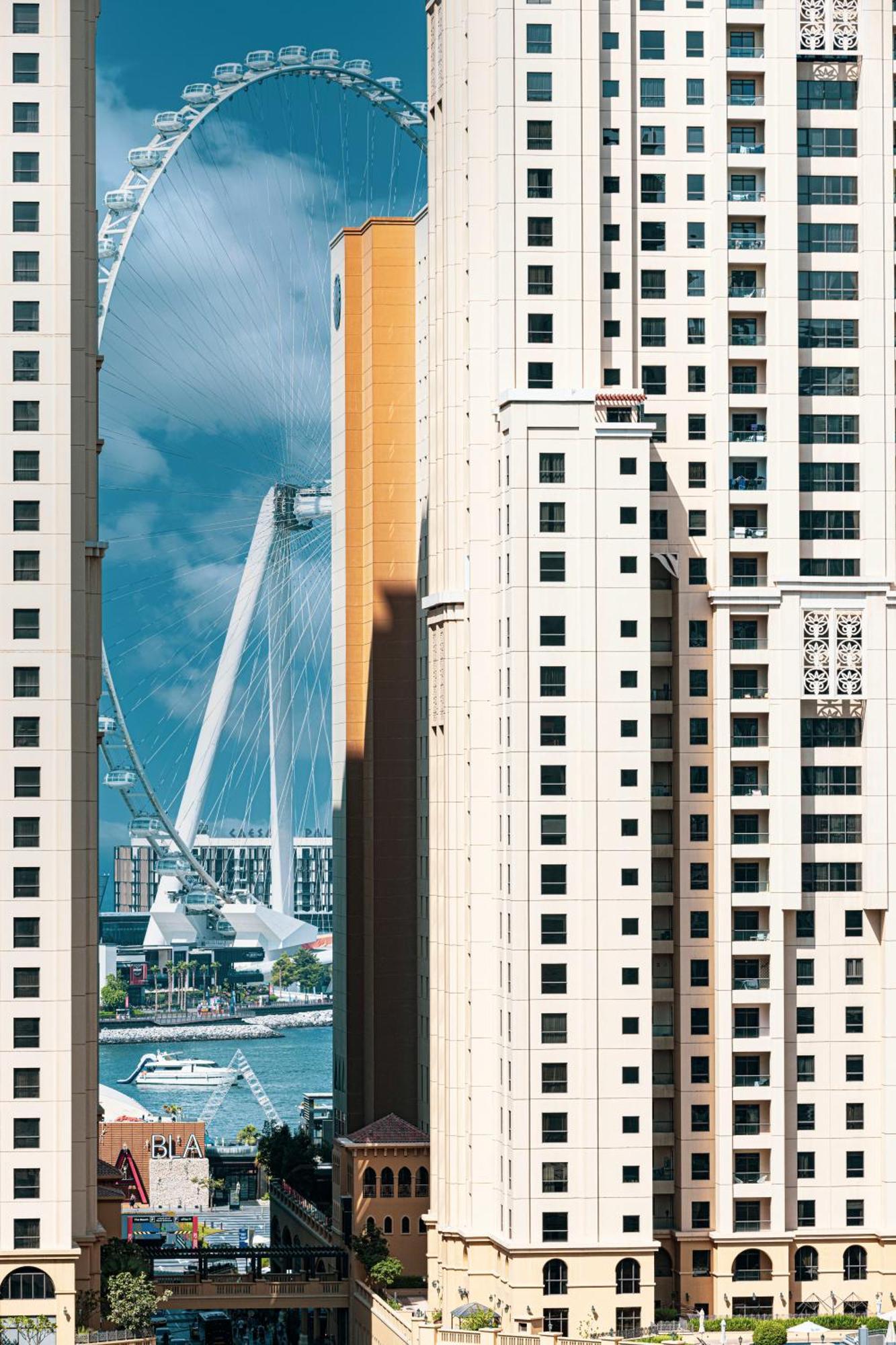 Апартаменти Luxury 1 Bedroom With Sea View *